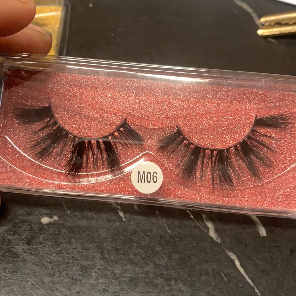 Lashes - Picture 11 of 17